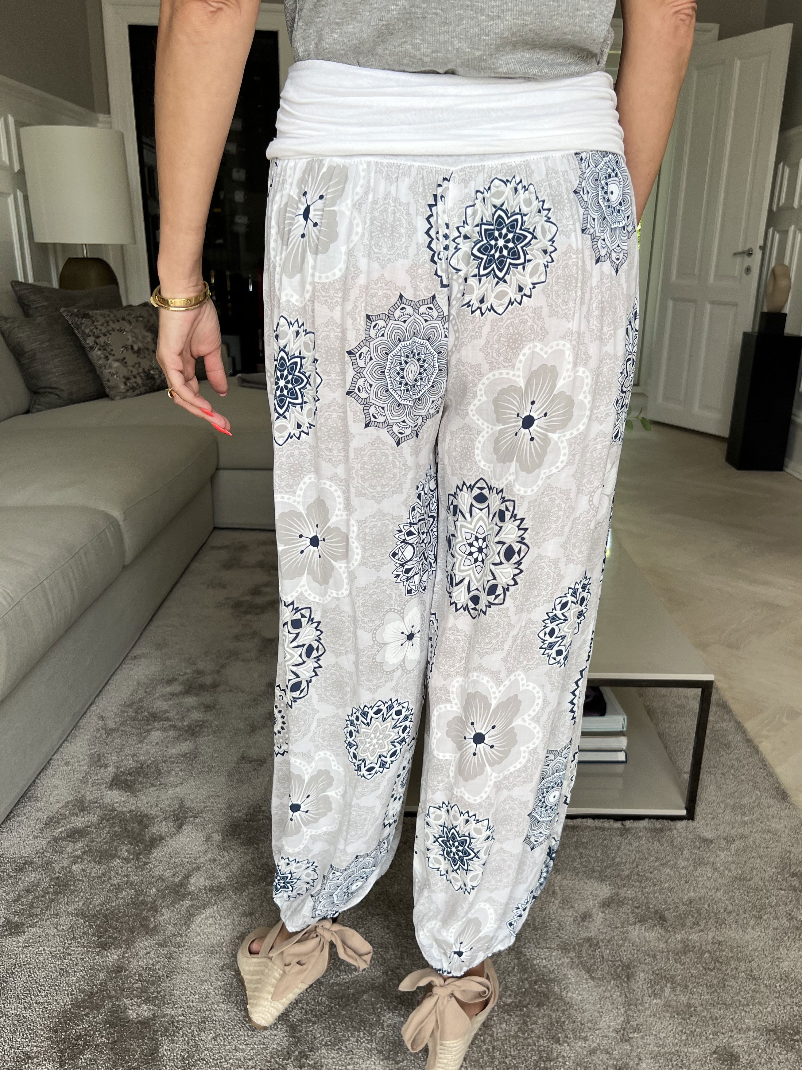 Vibe Pattern - Lätta och lösa byxor med resår i midjan